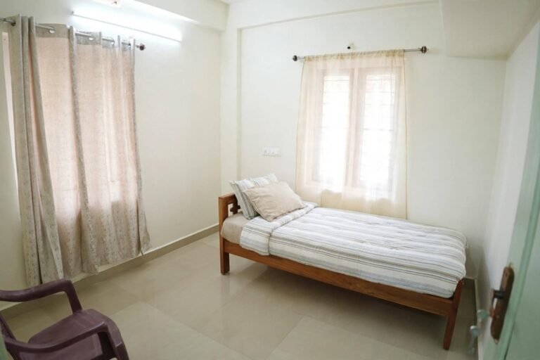 bright_homestay_bedroom.jpg