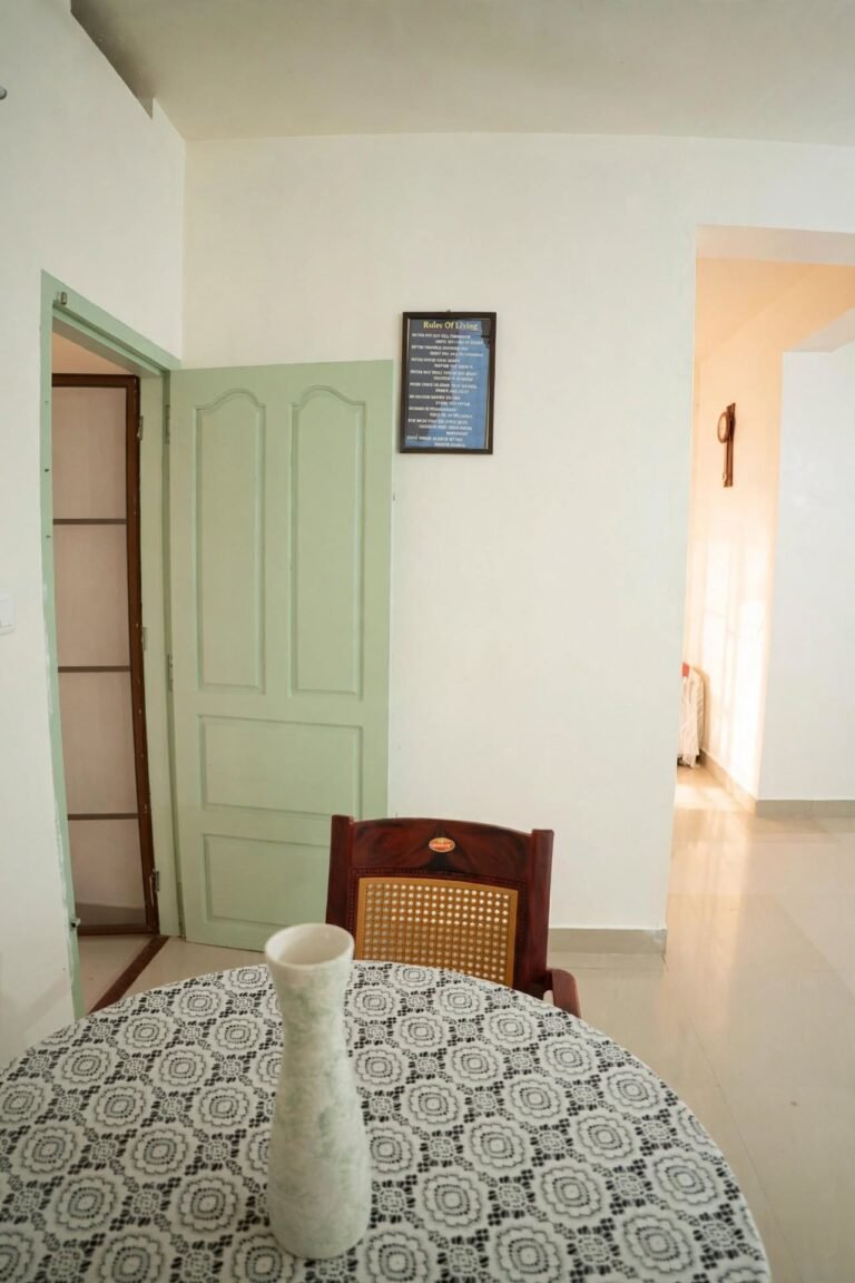 sunlit_homestay_interior_2.jpg