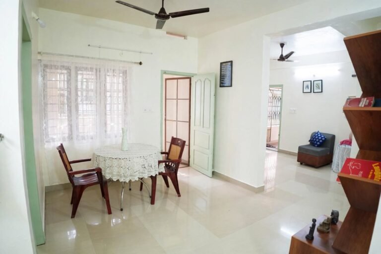 sunny_homestay_interior.jpg